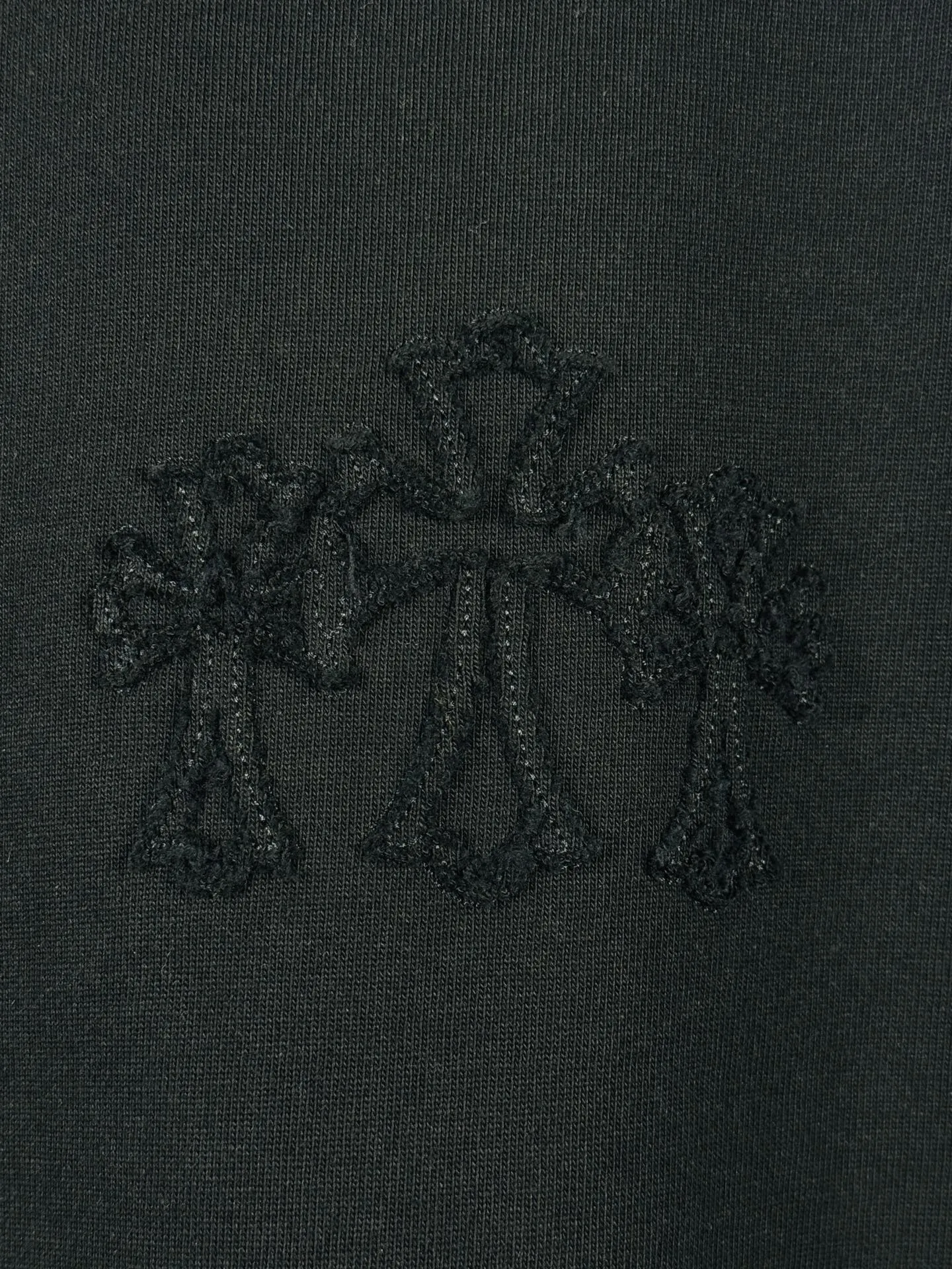 P280 top version, real shot without P, ​​different from market currency) 𝗖𝗵𝗿𝗼𝗺𝗲 𝗛𝗲𝗮𝗿𝘁𝘀/Cro Heart 2025 Autumn and Winter Horseshoe Cross Appliqué Embroidered Couple Casual Long Sleeve 👑The highest version! Customized fabric 320g fabric! Horseshoe cross patch is a best-selling model at the counter and is very comfortable to wear. Accessories: original molded and authenticated collar label➕100% silk wash label. Genuine purchase-grade original hangtag➕matching hanging rope➕3D hanging beads➕original packaging bag. Craftsmanship: The original version has consistent wiring! The highest version of the armhole matching technique! Color: Black White Size: S M L XL XXL